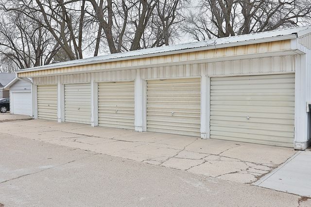 909 W 1st Street 2, Pella, IA 50219