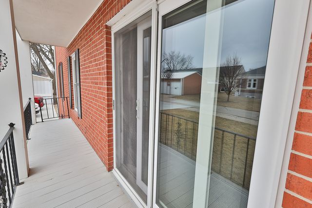 909 W 1st Street 2, Pella, IA 50219