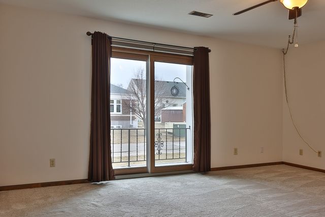 909 W 1st Street 2, Pella, IA 50219