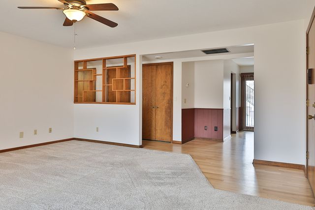 909 W 1st Street 2, Pella, IA 50219