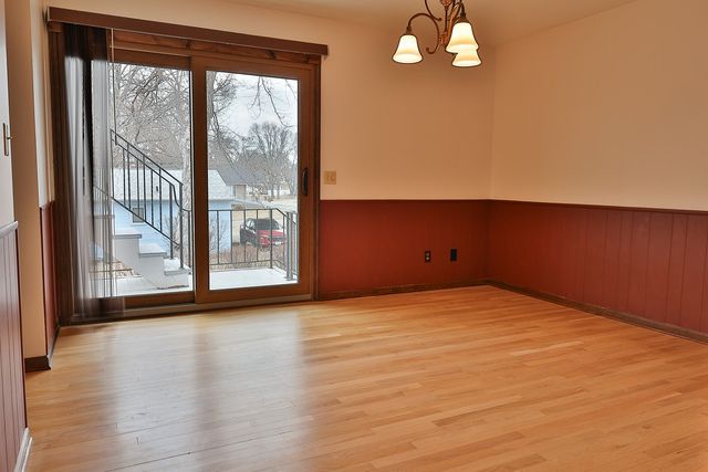 909 W 1st Street 2, Pella, IA 50219