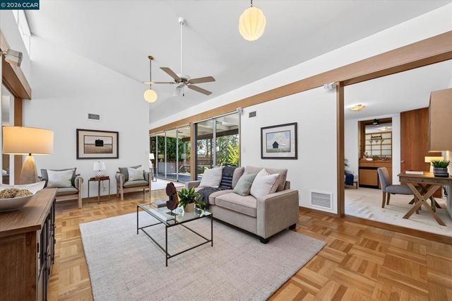 20 Donald Dr, Orinda, CA 94563