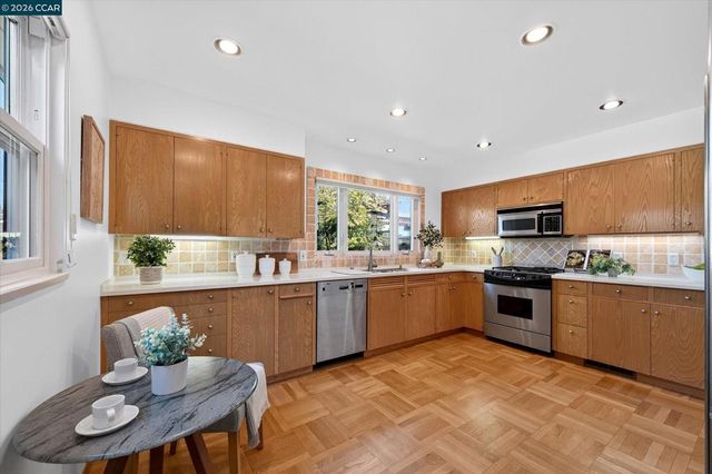 20 Donald Dr, Orinda, CA 94563