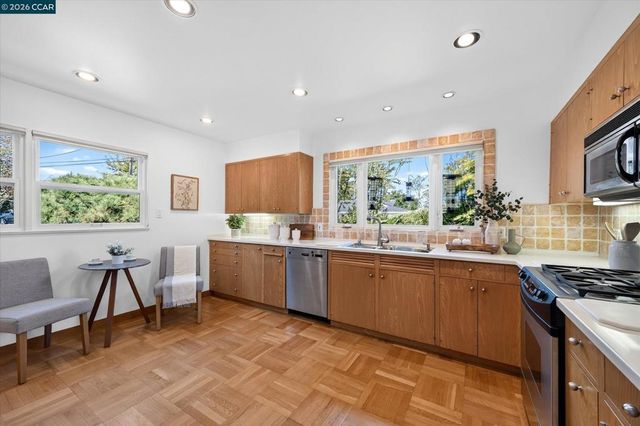 20 Donald Dr, Orinda, CA 94563