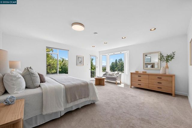 20 Donald Dr, Orinda, CA 94563