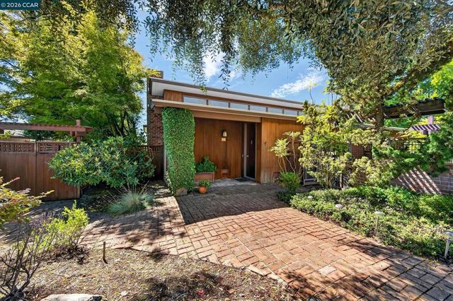 20 Donald Dr, Orinda, CA 94563