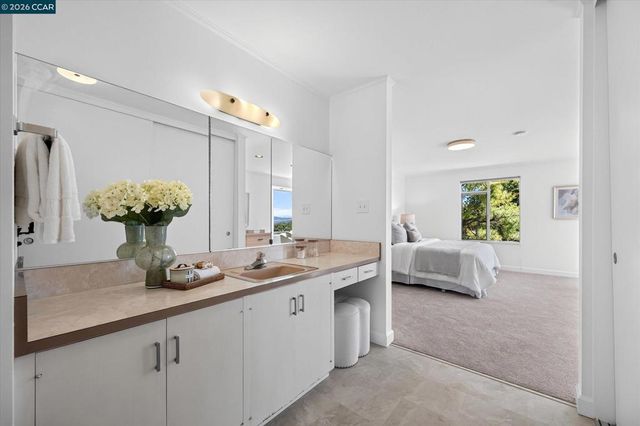 20 Donald Dr, Orinda, CA 94563