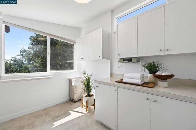 20 Donald Dr, Orinda, CA 94563