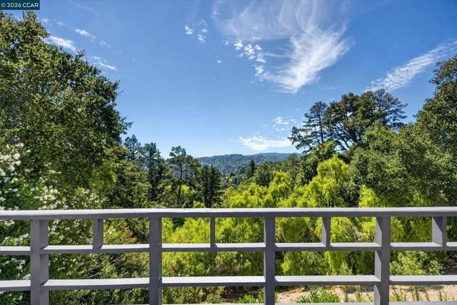 20 Donald Dr, Orinda, CA 94563