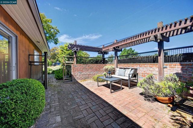 20 Donald Dr, Orinda, CA 94563