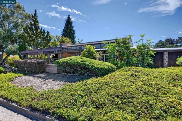 20 Donald Dr, Orinda, CA 94563