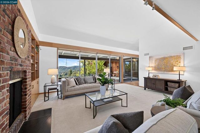 20 Donald Dr, Orinda, CA 94563