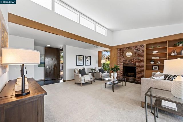 20 Donald Dr, Orinda, CA 94563