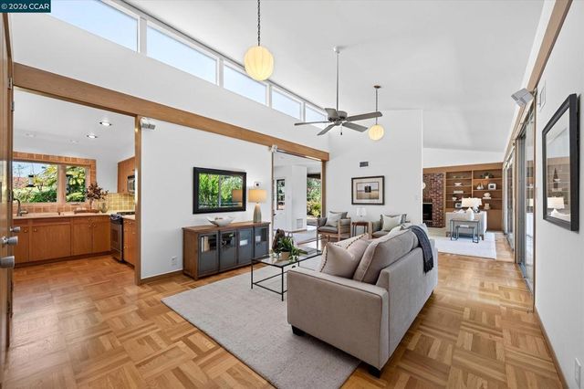 20 Donald Dr, Orinda, CA 94563