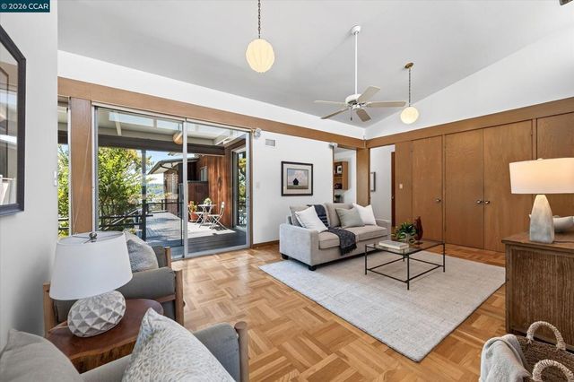 20 Donald Dr, Orinda, CA 94563