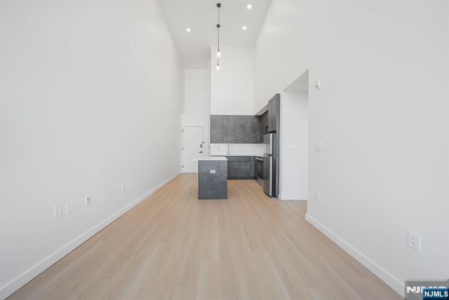 1 Mallory 506, Jersey City, NJ 07305