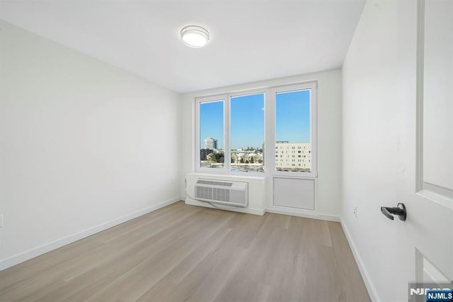 1 Mallory 506, Jersey City, NJ 07305