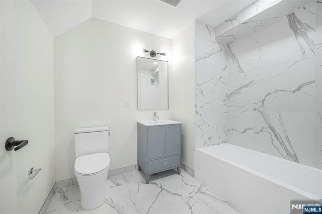 1 Mallory 506, Jersey City, NJ 07305