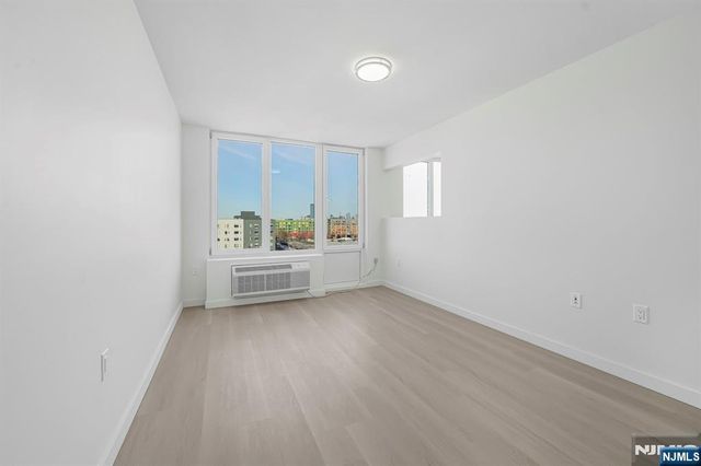 1 Mallory 506, Jersey City, NJ 07305