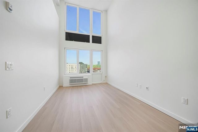 1 Mallory 506, Jersey City, NJ 07305