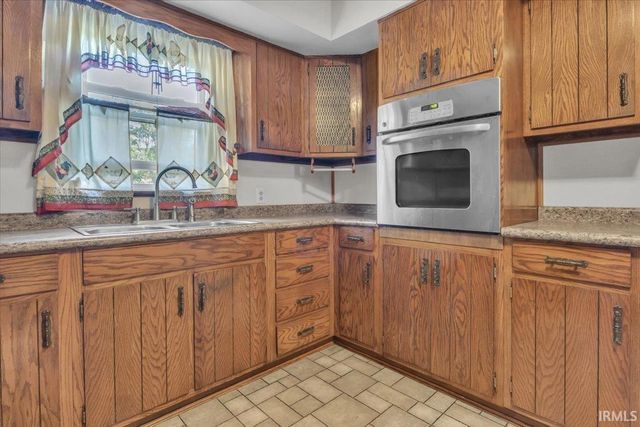 11166 N SR 161, Dale, IN 47523