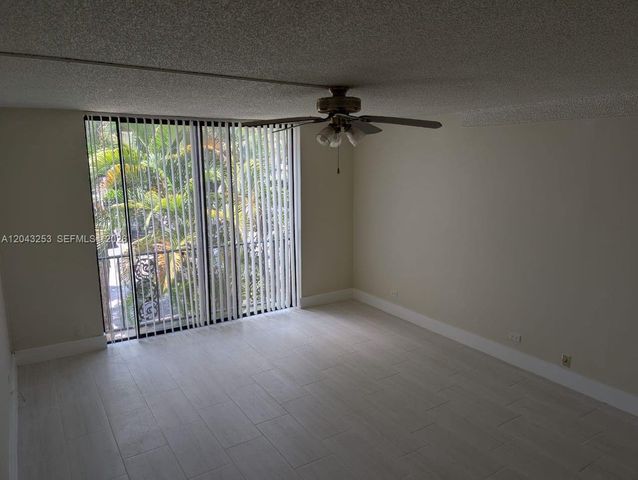 3680 Inverrary Dr 2M, Lauderhill, FL 33319