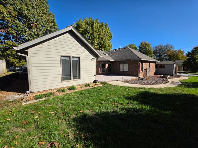 2350 E Inman Street, Springfield, MO 65804