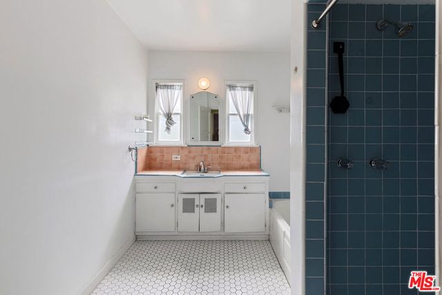 3611 Las Palmas Avenue, Glendale, CA 91208