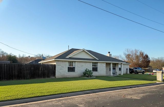 305 Maple LN, Elgin, TX 78621