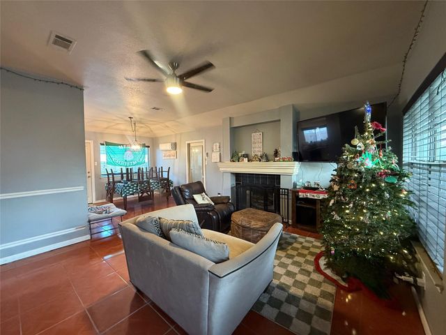 305 Maple LN, Elgin, TX 78621