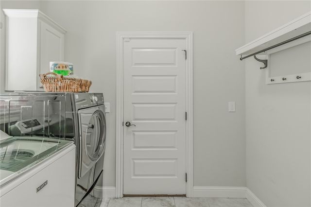 2386 Riverfront Lane, Fayetteville, AR 72703