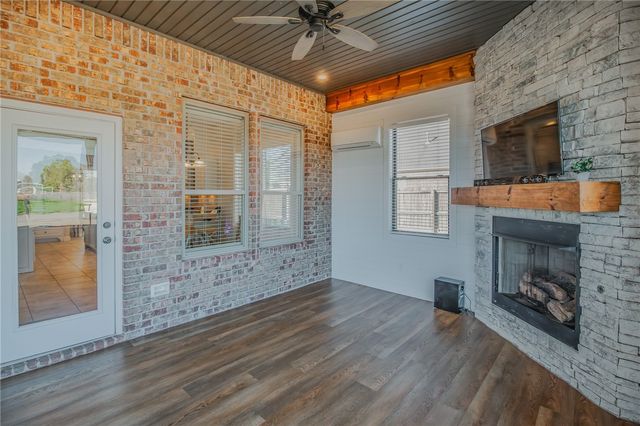 2386 Riverfront Lane, Fayetteville, AR 72703