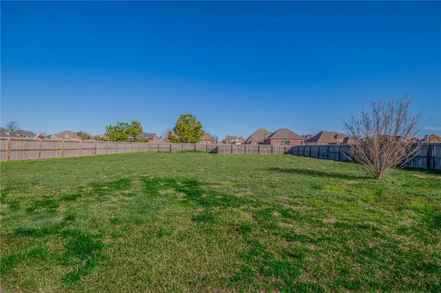 2386 Riverfront Lane, Fayetteville, AR 72703