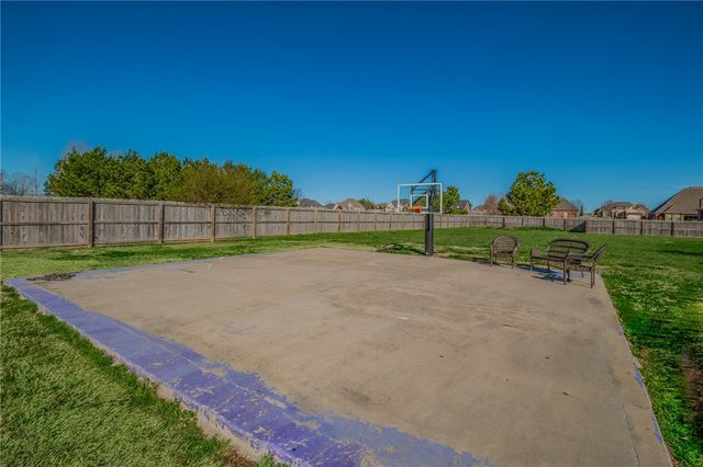 2386 Riverfront Lane, Fayetteville, AR 72703