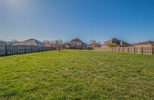 2386 Riverfront Lane, Fayetteville, AR 72703