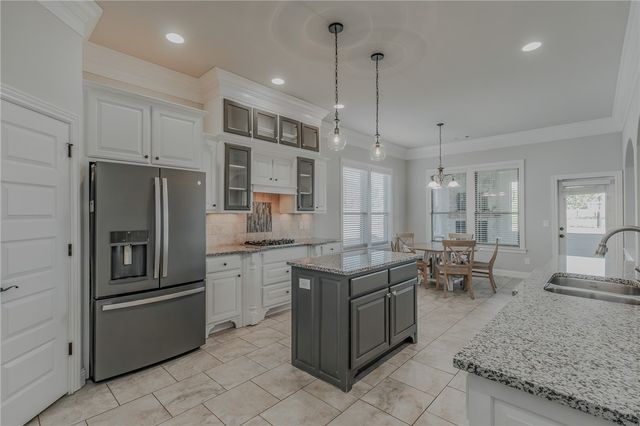 2386 Riverfront Lane, Fayetteville, AR 72703