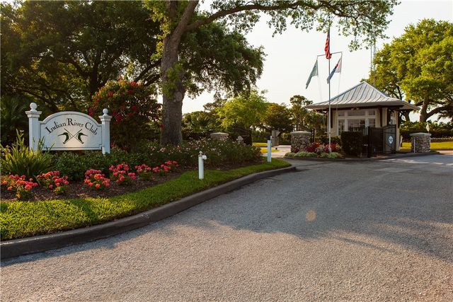 2340 Water Oak Court SW 223, Vero Beach, FL 32962