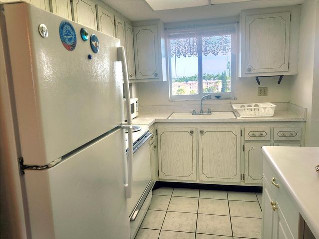 3973 LAKE BAYSHORE DRIVE 503, Bradenton, FL 34205