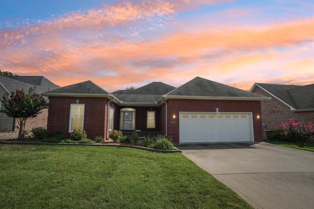722 Courtland Ave, Clarksville, TN 37043