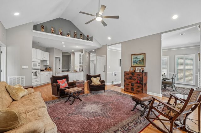 722 Courtland Ave, Clarksville, TN 37043