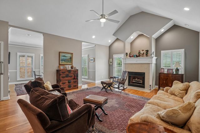 722 Courtland Ave, Clarksville, TN 37043