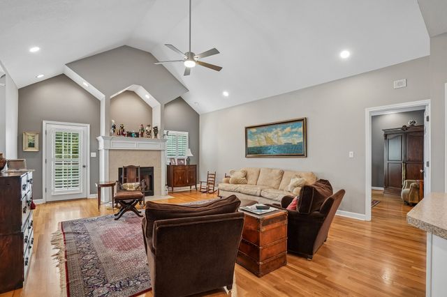 722 Courtland Ave, Clarksville, TN 37043