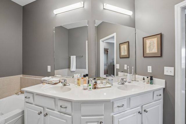 722 Courtland Ave, Clarksville, TN 37043