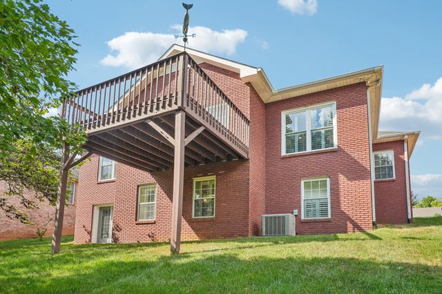722 Courtland Ave, Clarksville, TN 37043