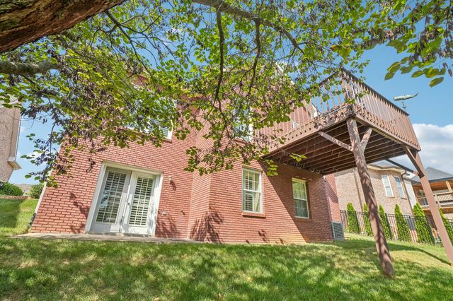722 Courtland Ave, Clarksville, TN 37043