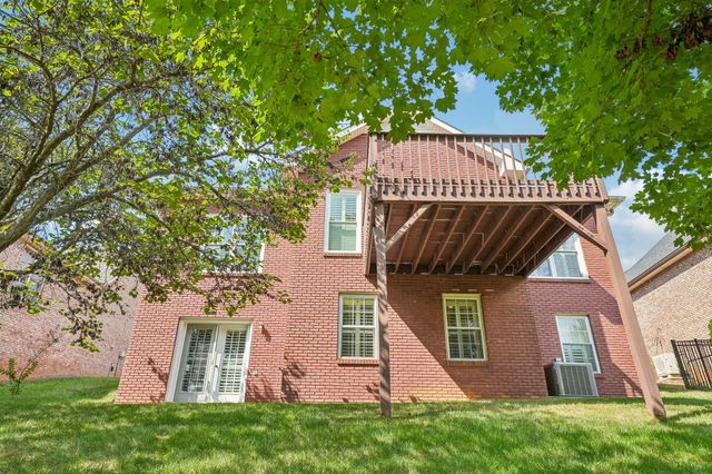 722 Courtland Ave, Clarksville, TN 37043
