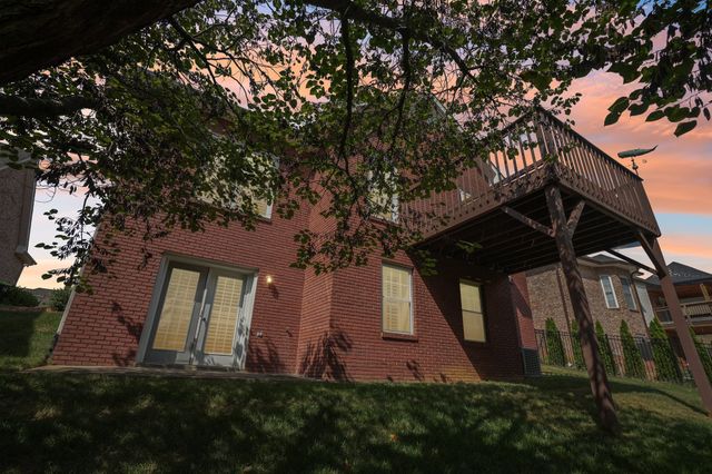 722 Courtland Ave, Clarksville, TN 37043