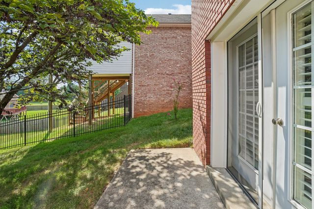 722 Courtland Ave, Clarksville, TN 37043