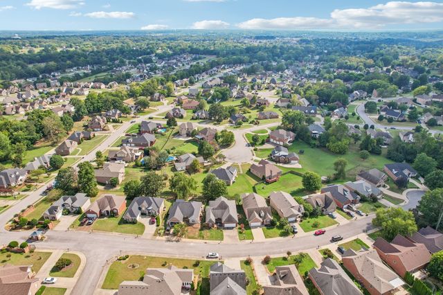 722 Courtland Ave, Clarksville, TN 37043
