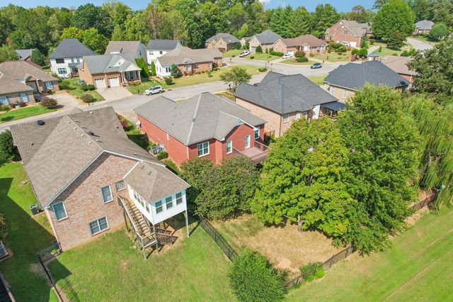 722 Courtland Ave, Clarksville, TN 37043